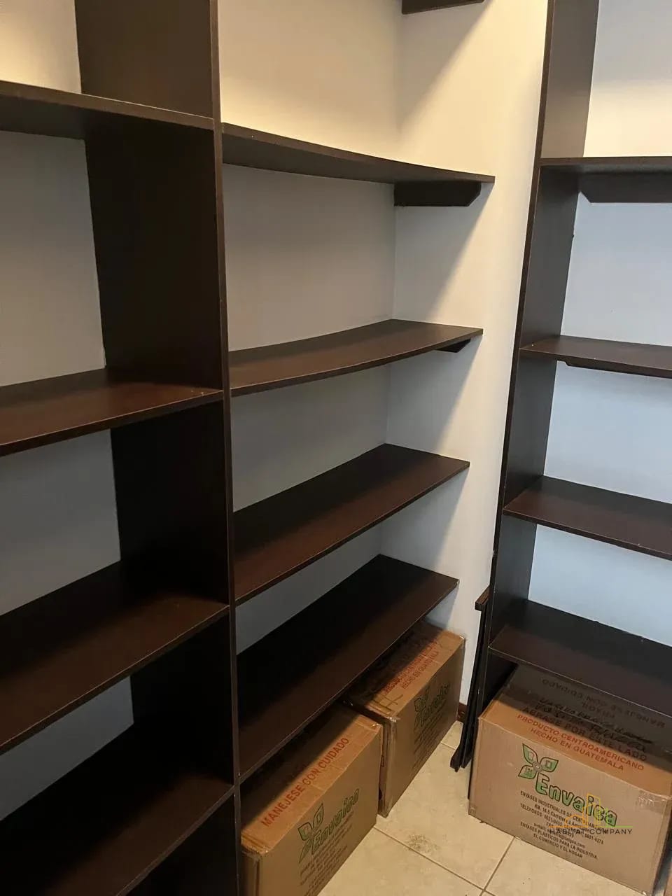 Walkin closet- Buenas Fuente — Casa de 1 Nivel enVenta | Buena Fuente |Venta $275,000 | 281 m2 — Casa en Venta en Buena Fuente, Carretera a El Salvador, Guatemala, Ciudad — foto 10 de 13