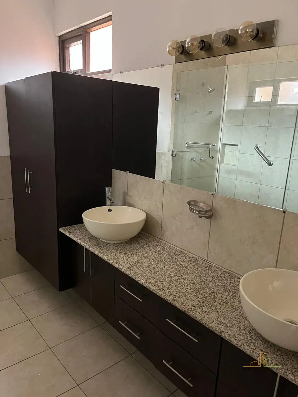 Baño Principal-Buena Fuente — Casa de 1 Nivel enVenta | Buena Fuente |Venta $275,000 | 281 m2 — Casa en Venta en Buena Fuente, Carretera a El Salvador, Guatemala, Ciudad — foto 12 de 13