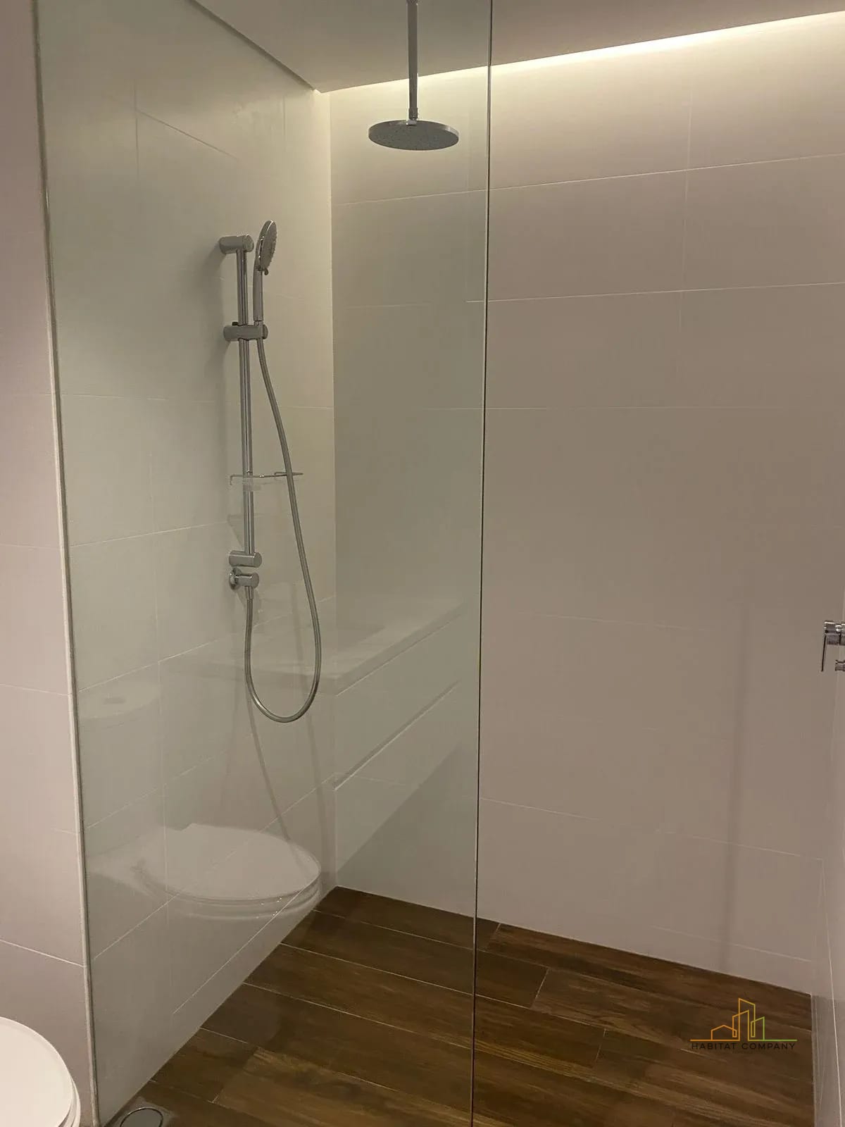 AVIA ZONA 10- BAÑO — **AVIA - Apartamentos en Renta zona 10 de 68 M2 / 1 Dormitorio /68M2** — Apartamento en Alquiler en Avia, Zona 10, Guatemala, Ciudad — foto 4 de 5