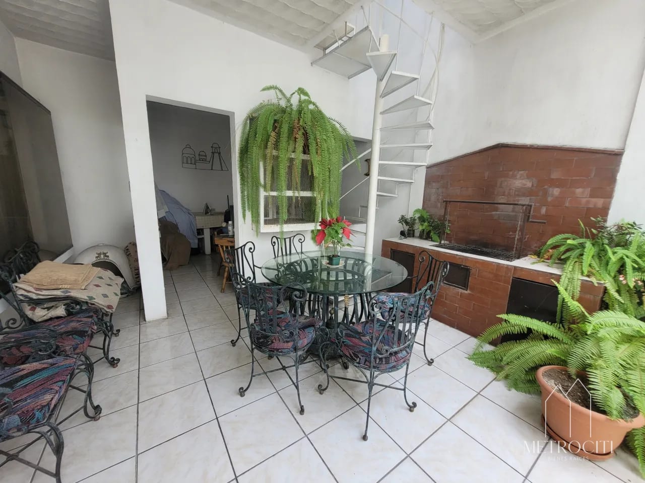 Se vende casa de esquina con 3 apartamentos independientes en zona 1 — Casa en Venta en Zona 1, Guatemala, Ciudad — foto 2 de 7
