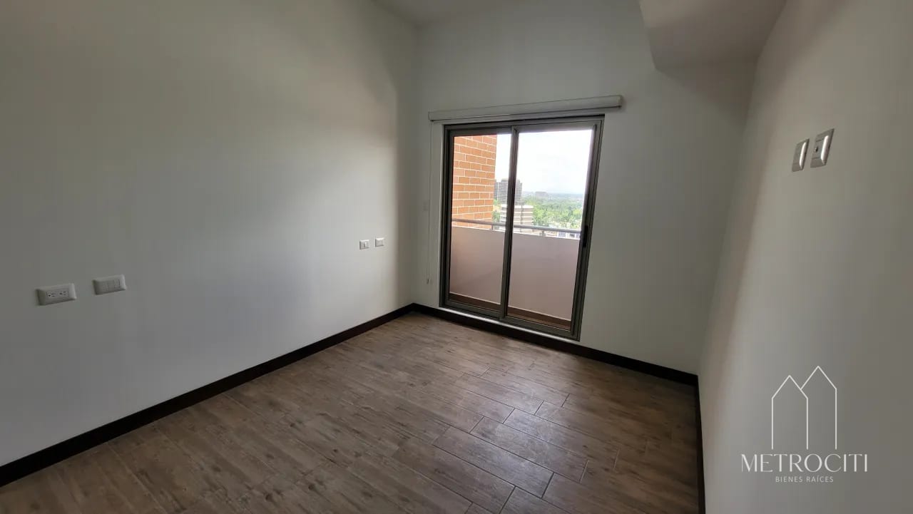Se renta apartamento moderno en zona 10 — Apartamento en Alquiler en Zona 10, Guatemala, Ciudad — foto 4 de 9