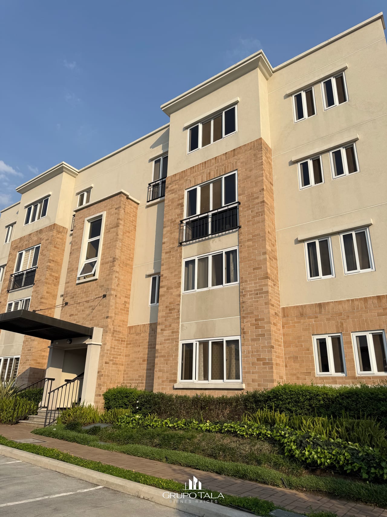 Linda villa en Condado naranjo — Apartamento en Venta en Zona 4 Mixco, Guatemala, Ciudad — foto 1 de 5