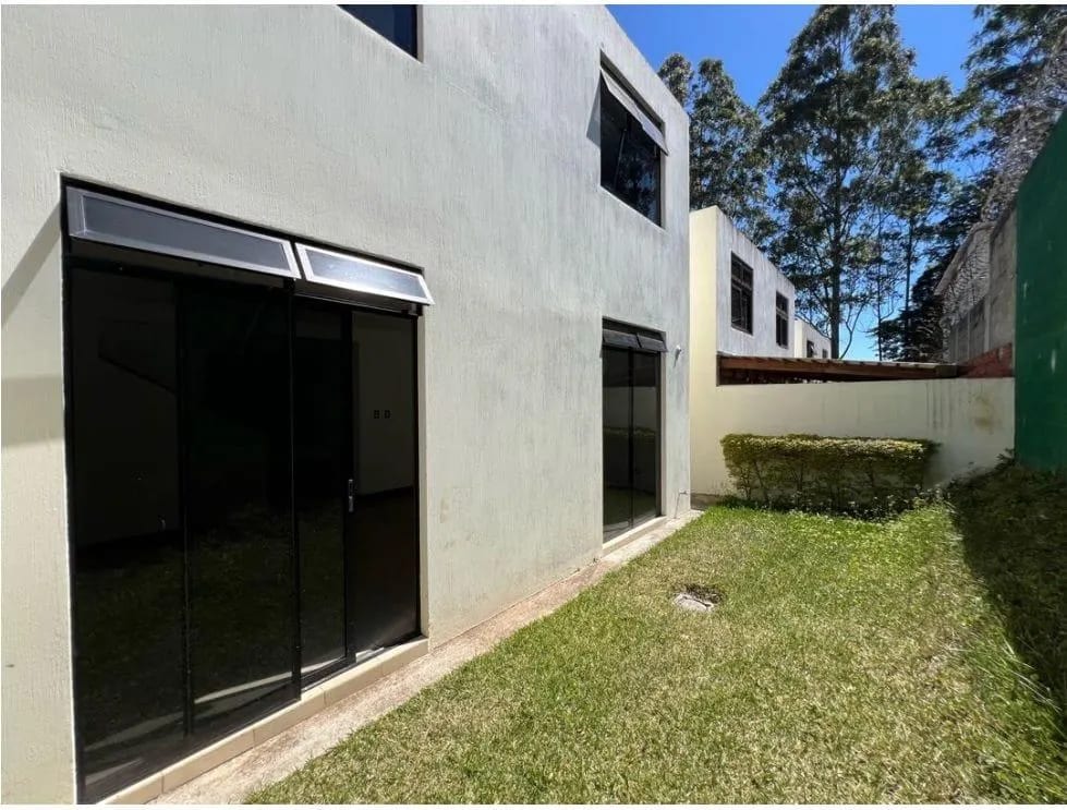 VENDO CASA EN CONDOMINIO BOSQUES ESCONDIDO KM 21.5 CARRETERA A FRAIJANES — Casa en Venta en Carretera a El Salvador, Guatemala, Ciudad — foto 11 de 16