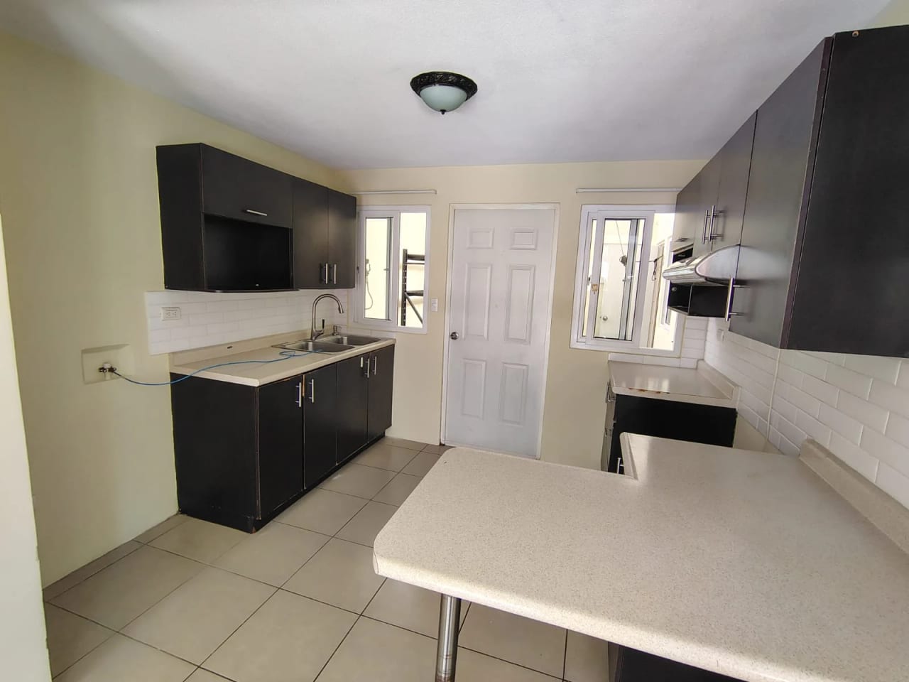 VENDO CASA EN COND. ALAMEDAS DE SANTO DOMINGO, KM 30.5 CAES — Casa en Venta en Carretera a El Salvador, Guatemala, Ciudad — foto 2 de 17