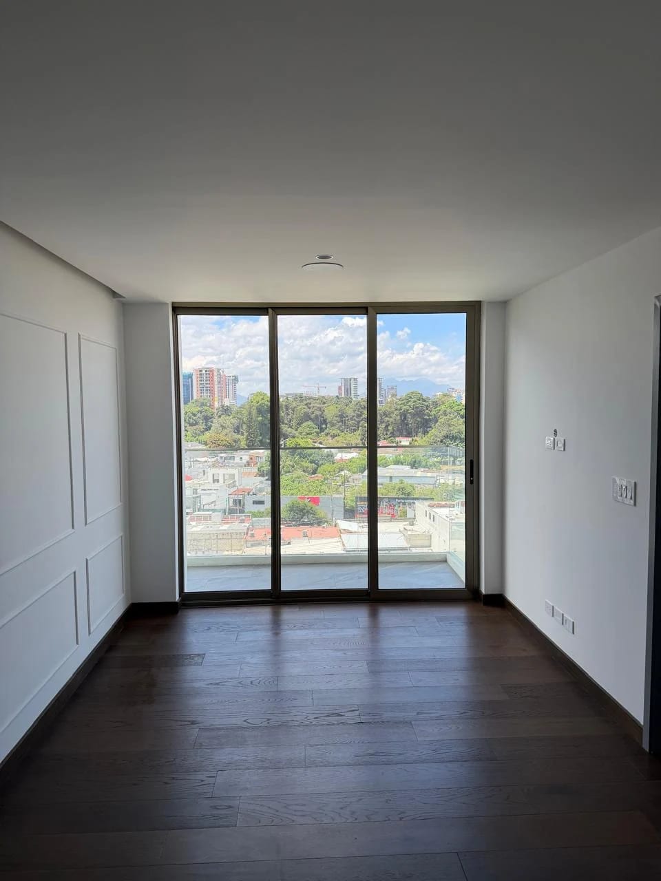Rento Apartamento con Linea Blanca en Edificio Atarah Zona 10 — Apartamento en Alquiler en Atarah, Zona 10, Guatemala, Ciudad — foto 1 de 17