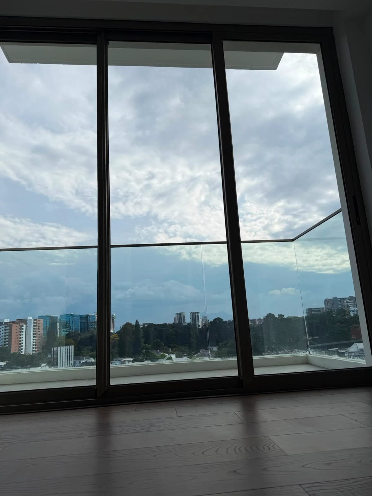 Rento Apartamento con Linea Blanca en Edificio Atarah Zona 10 — Apartamento en Alquiler en Atarah, Zona 10, Guatemala, Ciudad — foto 5 de 17