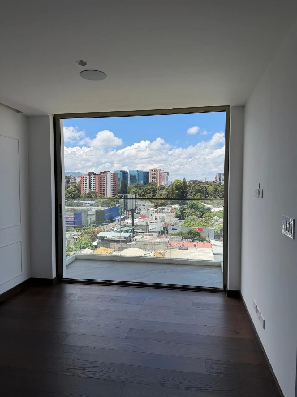 Rento Apartamento con Linea Blanca en Edificio Atarah Zona 10 — Apartamento en Alquiler en Atarah, Zona 10, Guatemala, Ciudad — foto 12 de 17