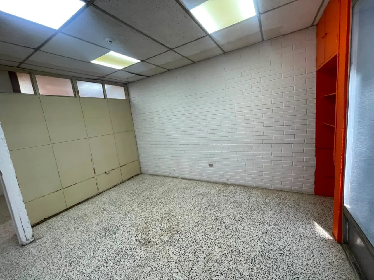 Rento Oficina en Edificio Tivoli Plaza Zona 9 — Oficina en Alquiler en Tívoli Plaza, Zona 9, Guatemala, Ciudad — foto 3 de 6
