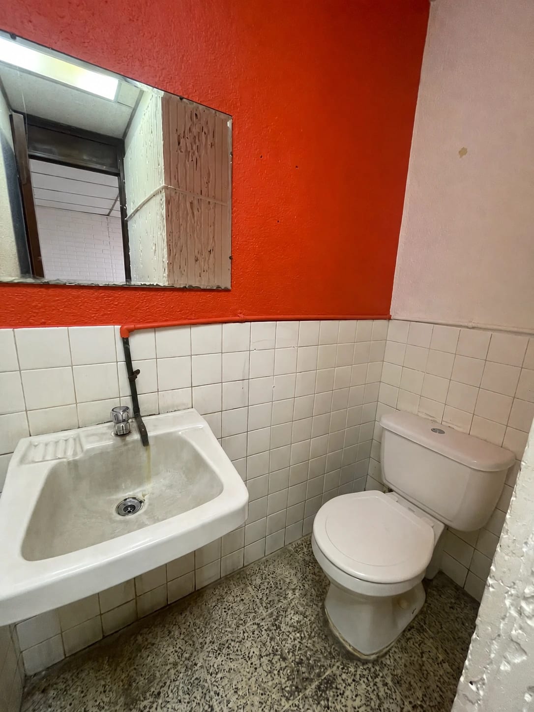 Rento Oficina en Edificio Tivoli Plaza Zona 9 — Oficina en Alquiler en Tívoli Plaza, Zona 9, Guatemala, Ciudad — foto 6 de 6