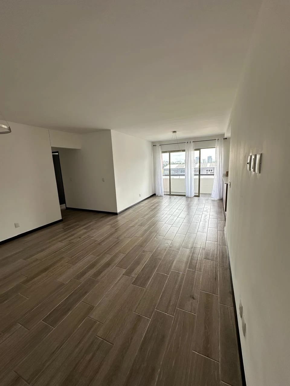 Rento Apartamento de 3 Habitaciones en Segheria Zona 14 — Apartamento en Alquiler en Segheria, Zona 14, Guatemala, Ciudad — foto 2 de 17