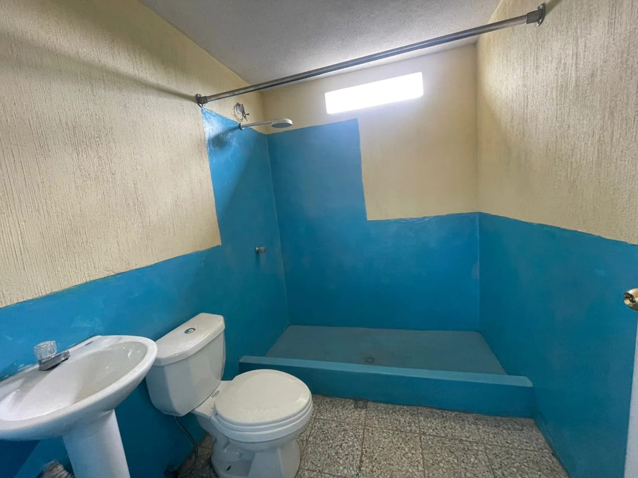 Rento Casa Ideal para Oficinas en Colonia la Brigada Zona 7 de Mixco — Casa en Alquiler en Zona 7 Mixco, Guatemala, Ciudad — foto 6 de 16