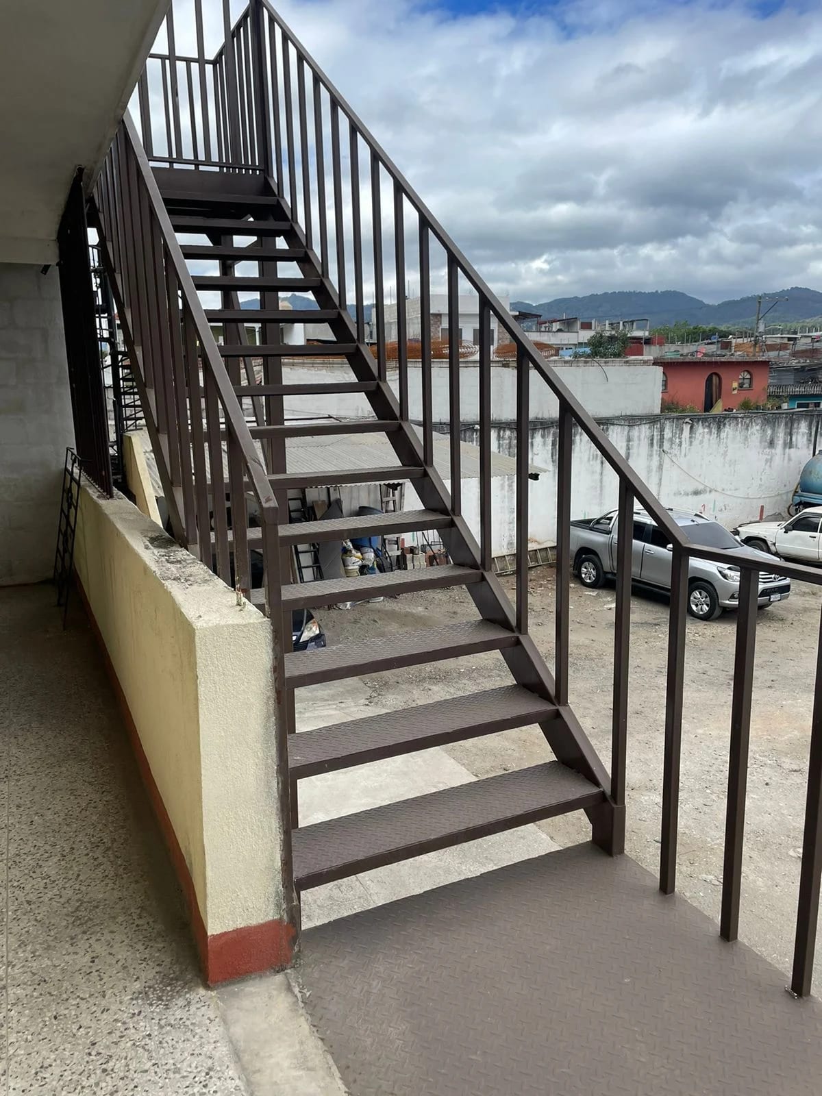 Rento Casa Ideal para Oficinas en Colonia la Brigada Zona 7 de Mixco — Casa en Alquiler en Zona 7 Mixco, Guatemala, Ciudad — foto 12 de 16