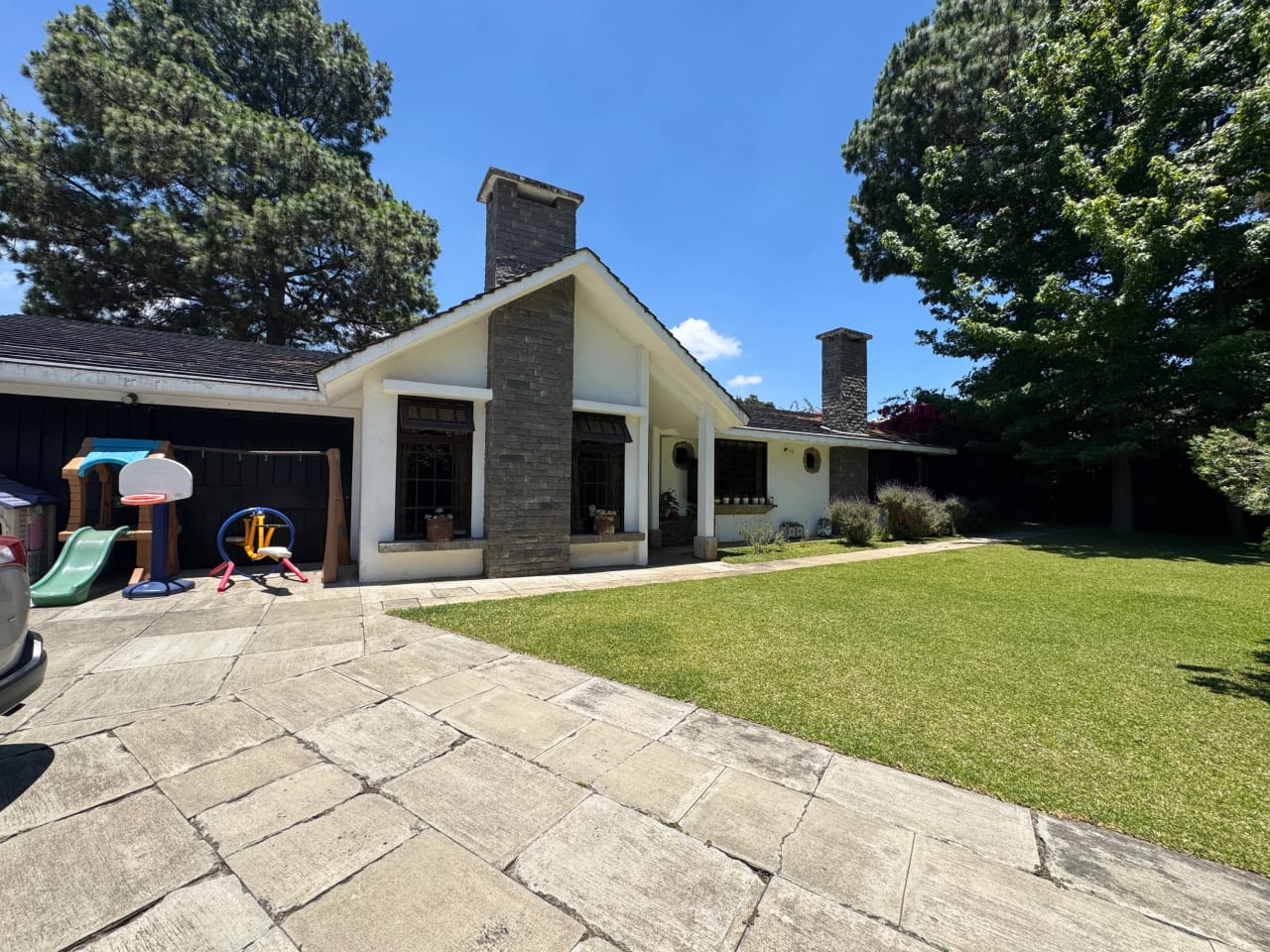 Rento Casa con Excelente Ubicación en San Lucas Sacatepequez — Casa en Alquiler en San Lucas Sacatepéquez, Sacatepéquez — foto 1 de 17