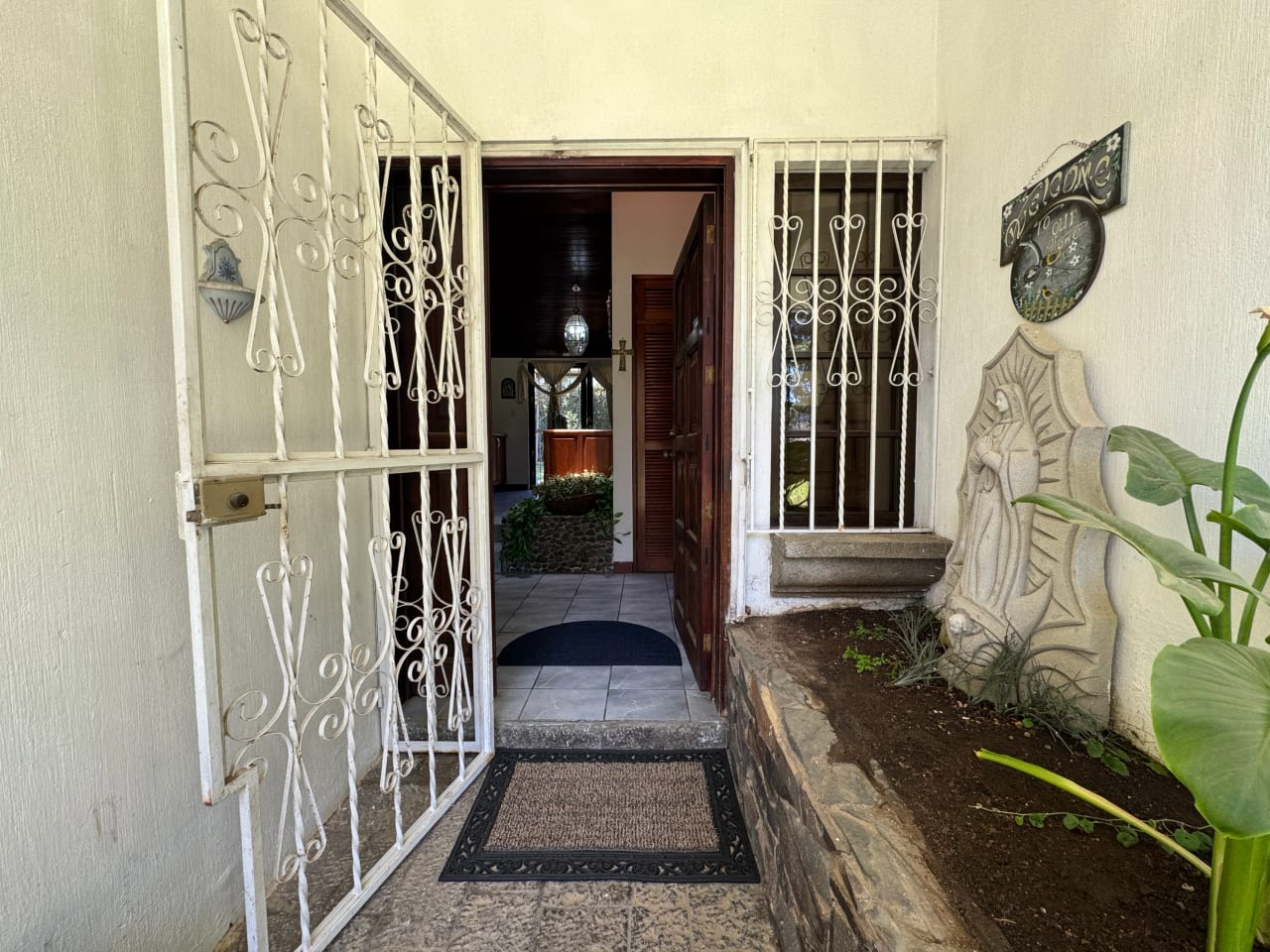 Rento Casa con Excelente Ubicación en San Lucas Sacatepequez — Casa en Alquiler en San Lucas Sacatepéquez, Sacatepéquez — foto 3 de 17