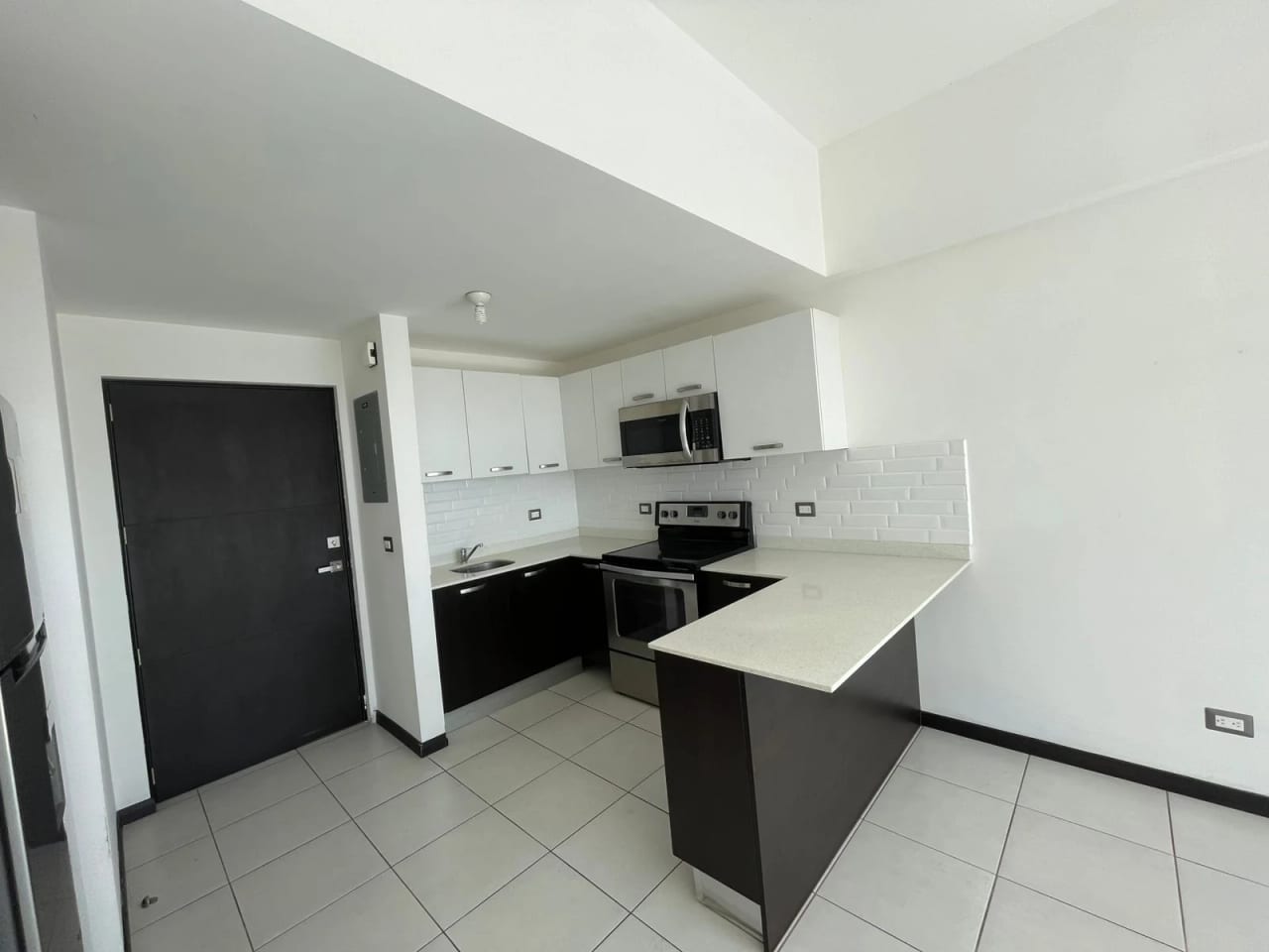Rento Apartamento en Edificio Vistas de la Floresta Zona 4 de Mixco. — Apartamento en Alquiler en Vistas de la floresta, Zona 4 Mixco, Guatemala, Ciudad — foto 1 de 12