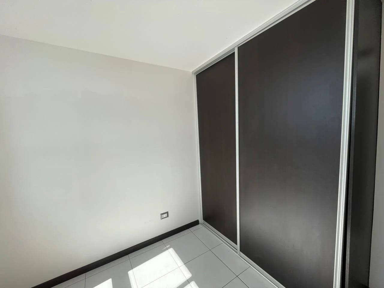 Rento Apartamento en Edificio Vistas de la Floresta Zona 4 de Mixco. — Apartamento en Alquiler en Vistas de la floresta, Zona 4 Mixco, Guatemala, Ciudad — foto 5 de 12