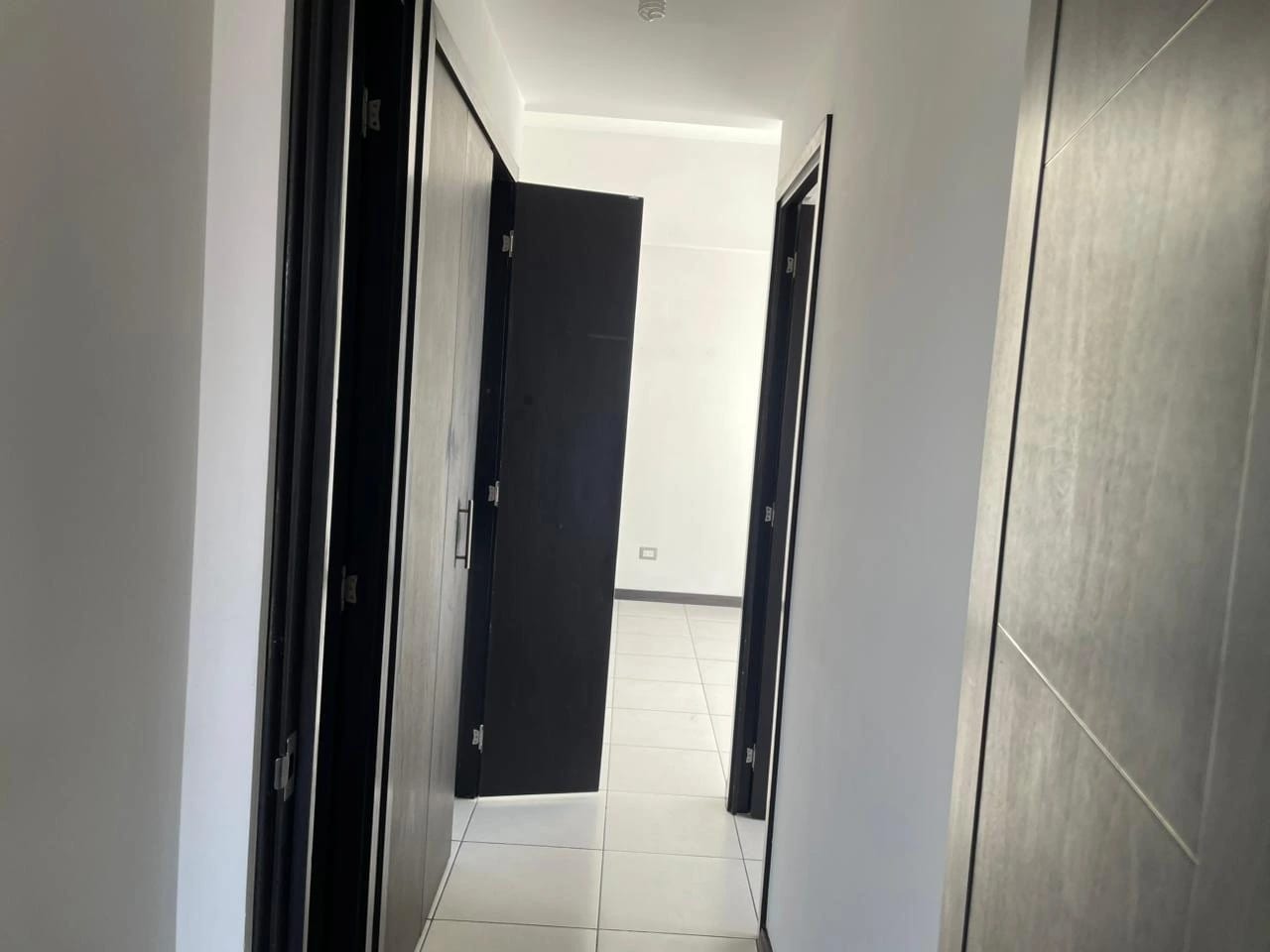 Rento Apartamento en Edificio Vistas de la Floresta Zona 4 de Mixco. — Apartamento en Alquiler en Vistas de la floresta, Zona 4 Mixco, Guatemala, Ciudad — foto 7 de 12