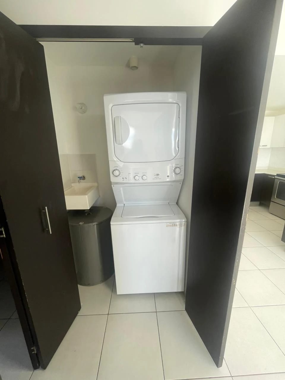 Rento Apartamento en Edificio Vistas de la Floresta Zona 4 de Mixco. — Apartamento en Alquiler en Vistas de la floresta, Zona 4 Mixco, Guatemala, Ciudad — foto 8 de 12