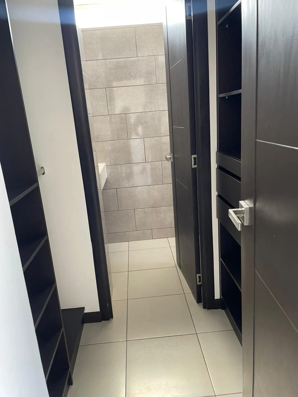 Rento Apartamento en Edificio Vistas de la Floresta Zona 4 de Mixco. — Apartamento en Alquiler en Vistas de la floresta, Zona 4 Mixco, Guatemala, Ciudad — foto 9 de 12