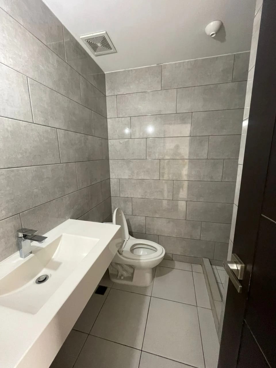 Rento Apartamento en Edificio Vistas de la Floresta Zona 4 de Mixco. — Apartamento en Alquiler en Vistas de la floresta, Zona 4 Mixco, Guatemala, Ciudad — foto 10 de 12