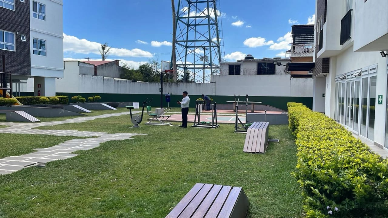 Rento Apartamento en Edificio Vistas de la Floresta Zona 4 de Mixco. — Apartamento en Alquiler en Vistas de la floresta, Zona 4 Mixco, Guatemala, Ciudad — foto 11 de 12