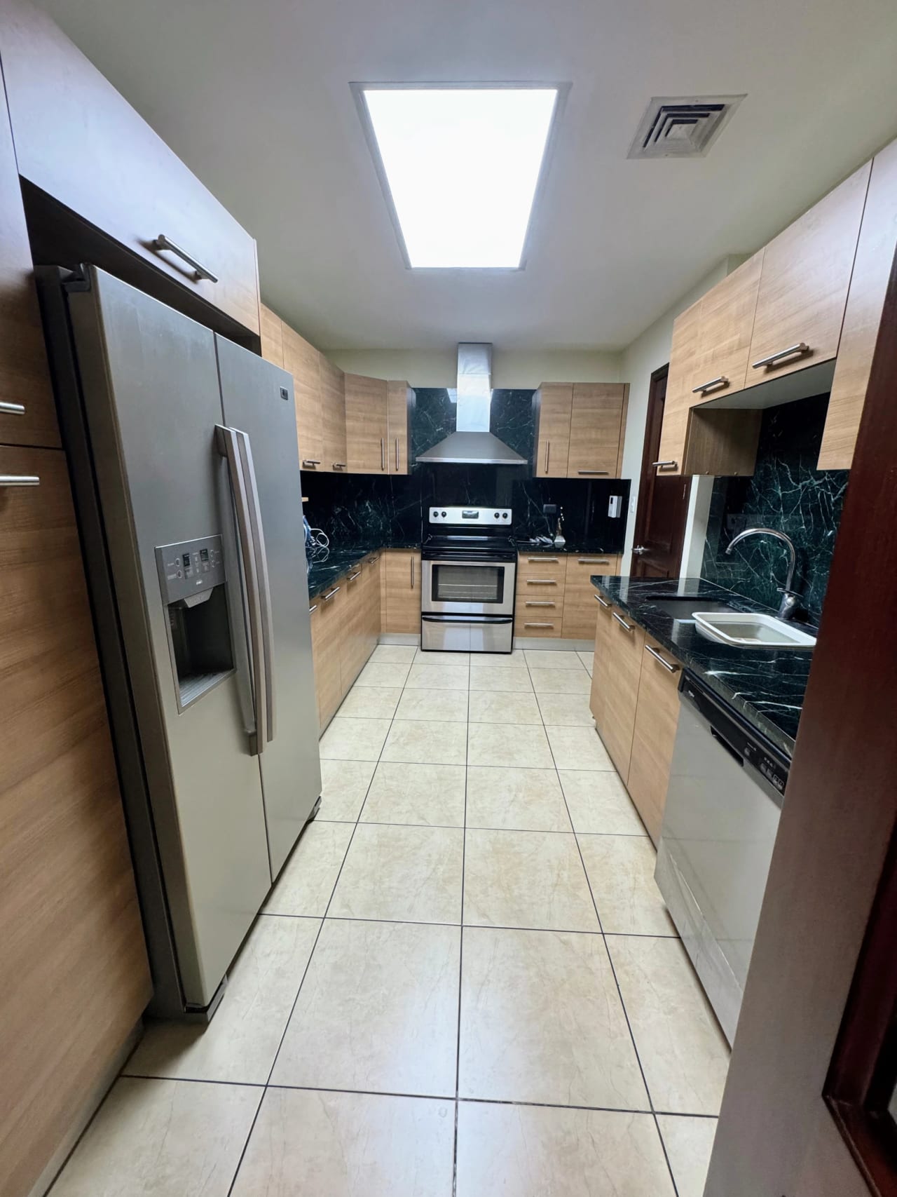 Rento Apartamento Amueblado y Equipado en Edificio Santa Maria Zona 10 — Apartamento en Alquiler en Santa María, Zona 10, Guatemala, Ciudad — foto 4 de 16