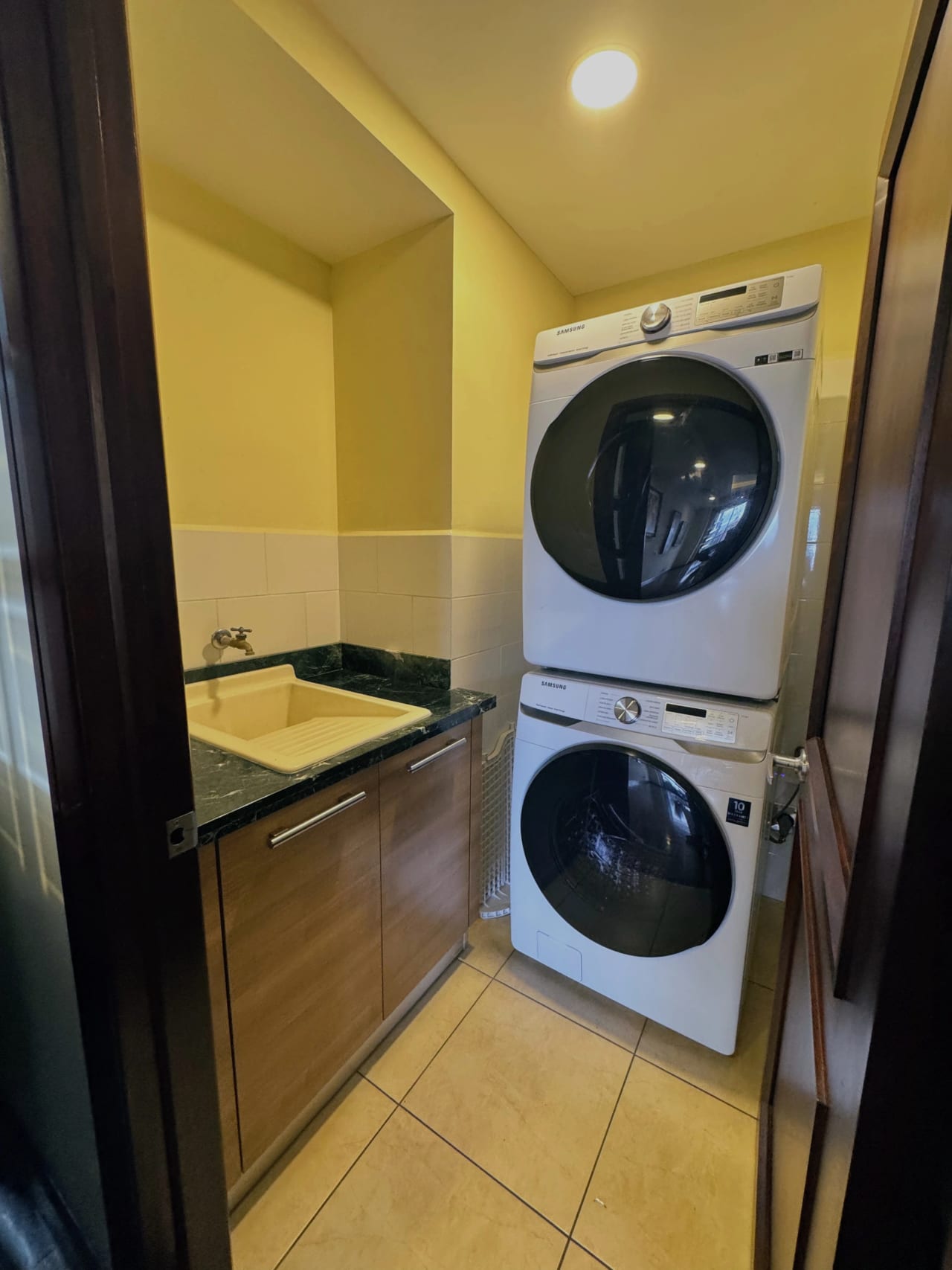 Rento Apartamento Amueblado y Equipado en Edificio Santa Maria Zona 10 — Apartamento en Alquiler en Santa María, Zona 10, Guatemala, Ciudad — foto 10 de 16