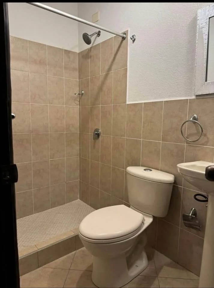 Vendo Casa en Condominio Valles de Navarra, San José Pinula — Apartamento en Venta en Valles de Navarra, San José Pinula, Guatemala, Ciudad — foto 4 de 7