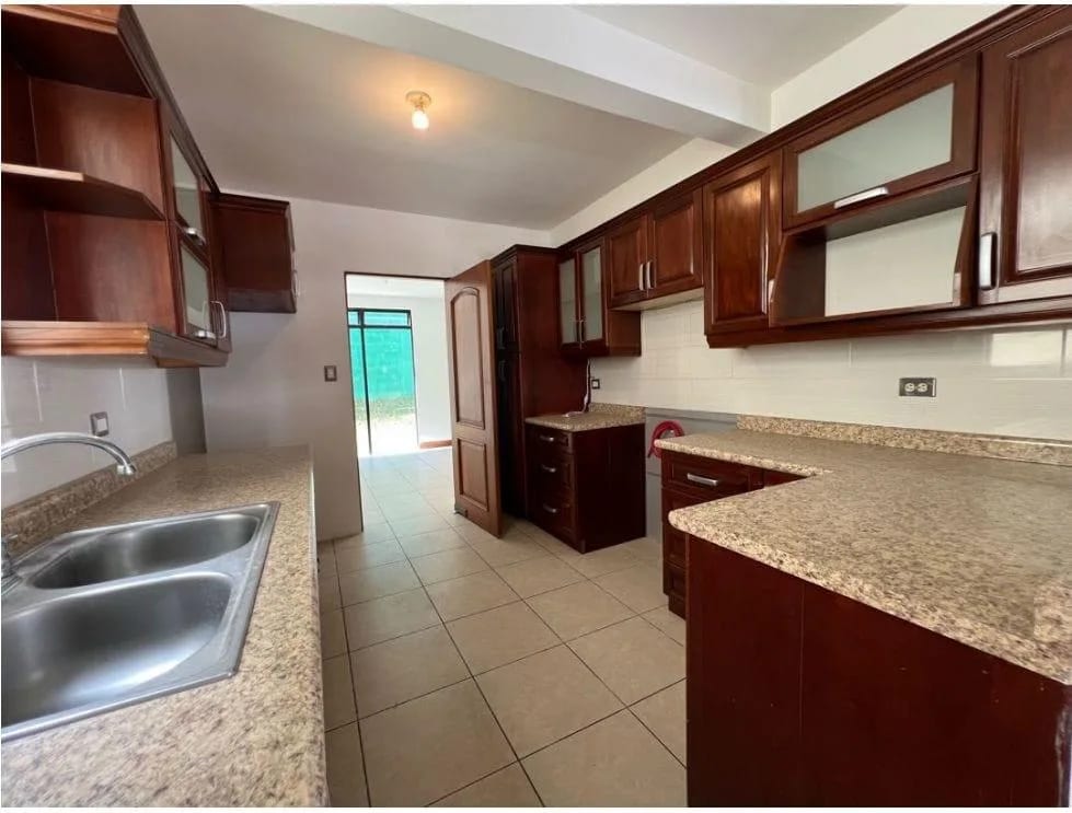 Vendo Casa en Condominio Bosques Escondido Carretera a Fraijanes — Casa en Venta en Bosque Escondido, Carretera a El Salvador, Guatemala, Ciudad — foto 2 de 16