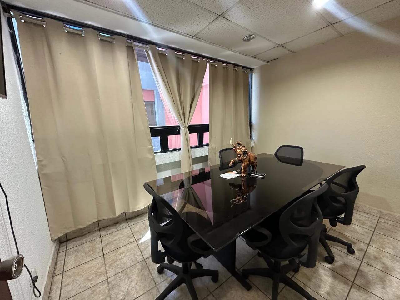 Vendo Oficina en Dificio Torre Cristal Zona 9 — Oficina en Venta en Zona 9, Guatemala, Ciudad — foto 4 de 7