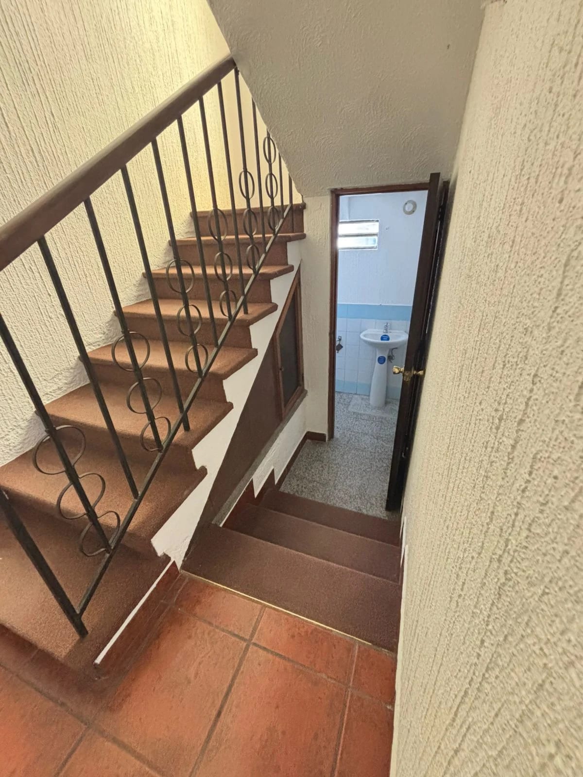 Rento Oficinas en Barrio la Recolección Zona 1 — Casa en Alquiler en Zona 1, Guatemala, Ciudad — foto 5 de 17