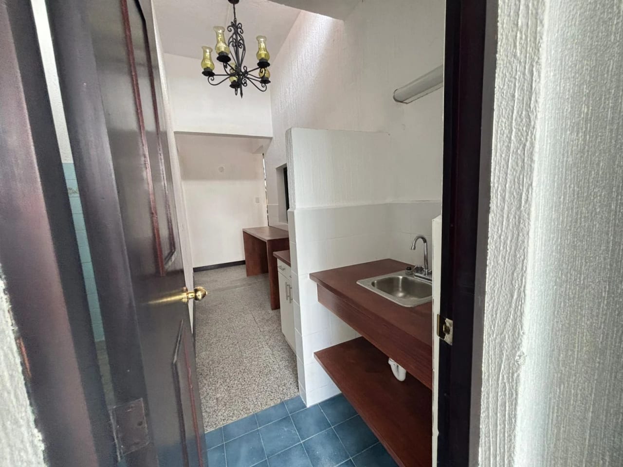 Rento Oficinas en Barrio la Recolección Zona 1 — Casa en Alquiler en Zona 1, Guatemala, Ciudad — foto 16 de 17