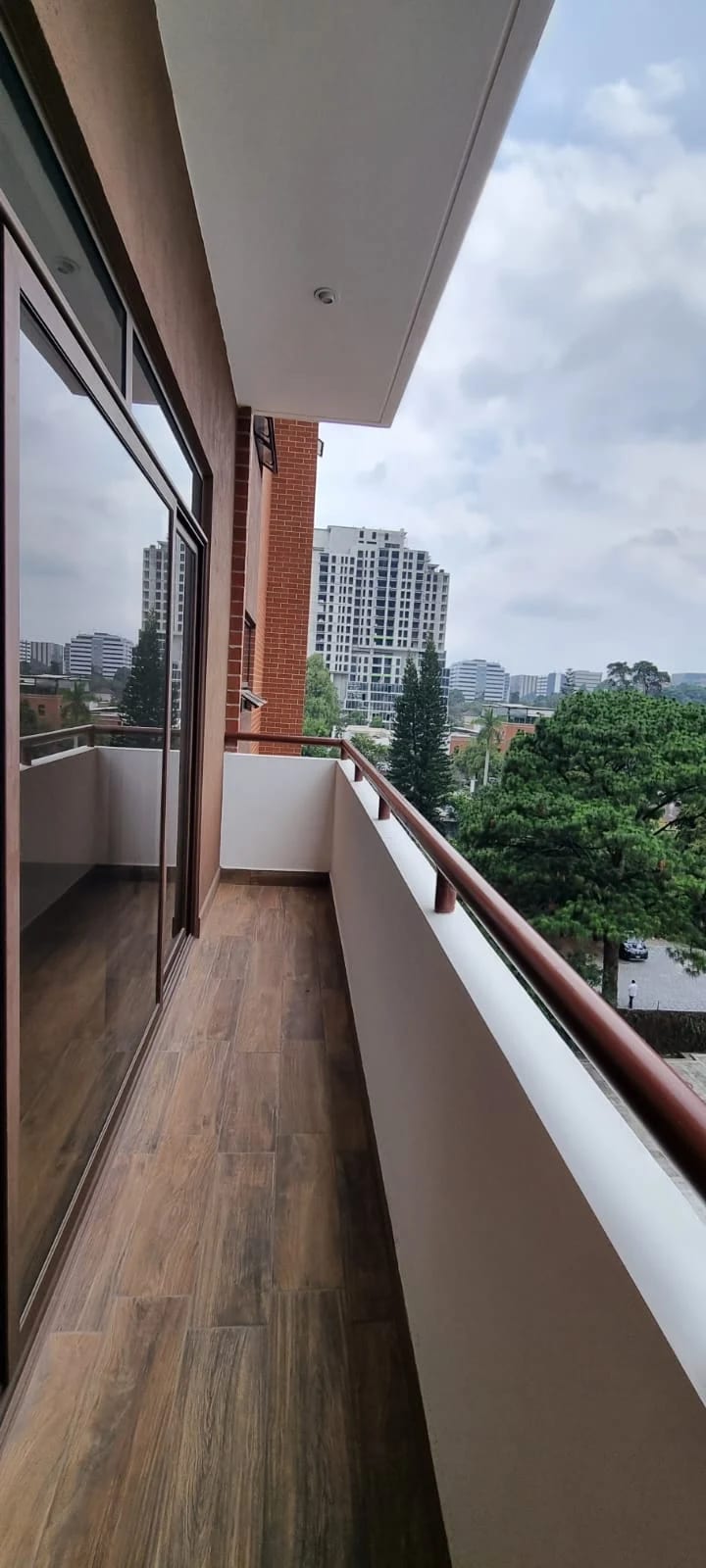 Rento Apartamento con Acabados Modernos en Edificio Salvattore Zona 10 — Apartamento en Alquiler en Salvattore, Zona 10, Guatemala, Ciudad — foto 13 de 13