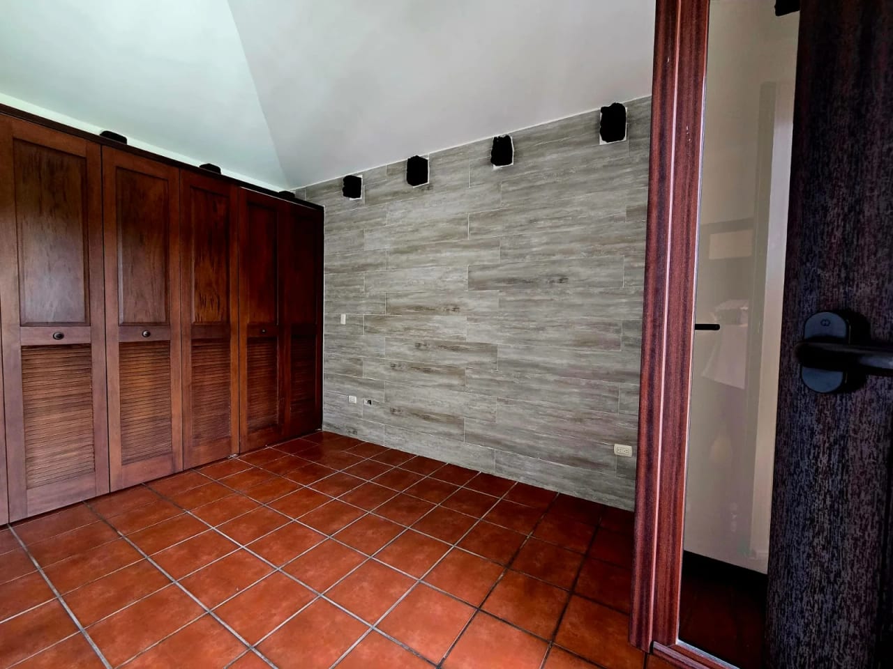 Casa en alquiler estilo colonia en condominio exclusivo en Fraijanes — Casa en Alquiler en Carretera a El Salvador, Guatemala, Ciudad — foto 9 de 17
