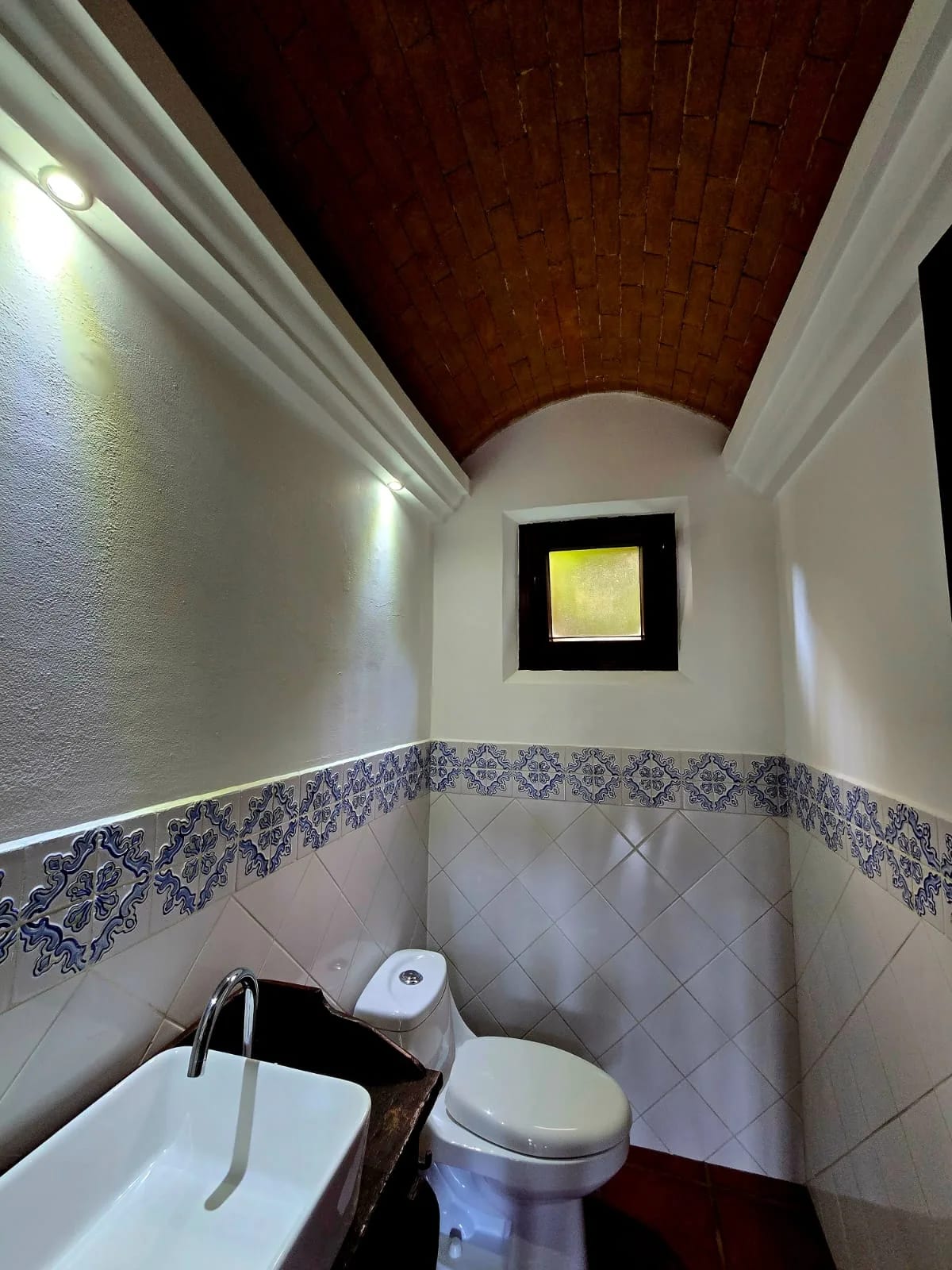 Amplia casa estilo colonial en exclusivo condominio en Fraijanes — Casa en Venta en La Foresta, Carretera a El Salvador, Guatemala, Ciudad — foto 5 de 17