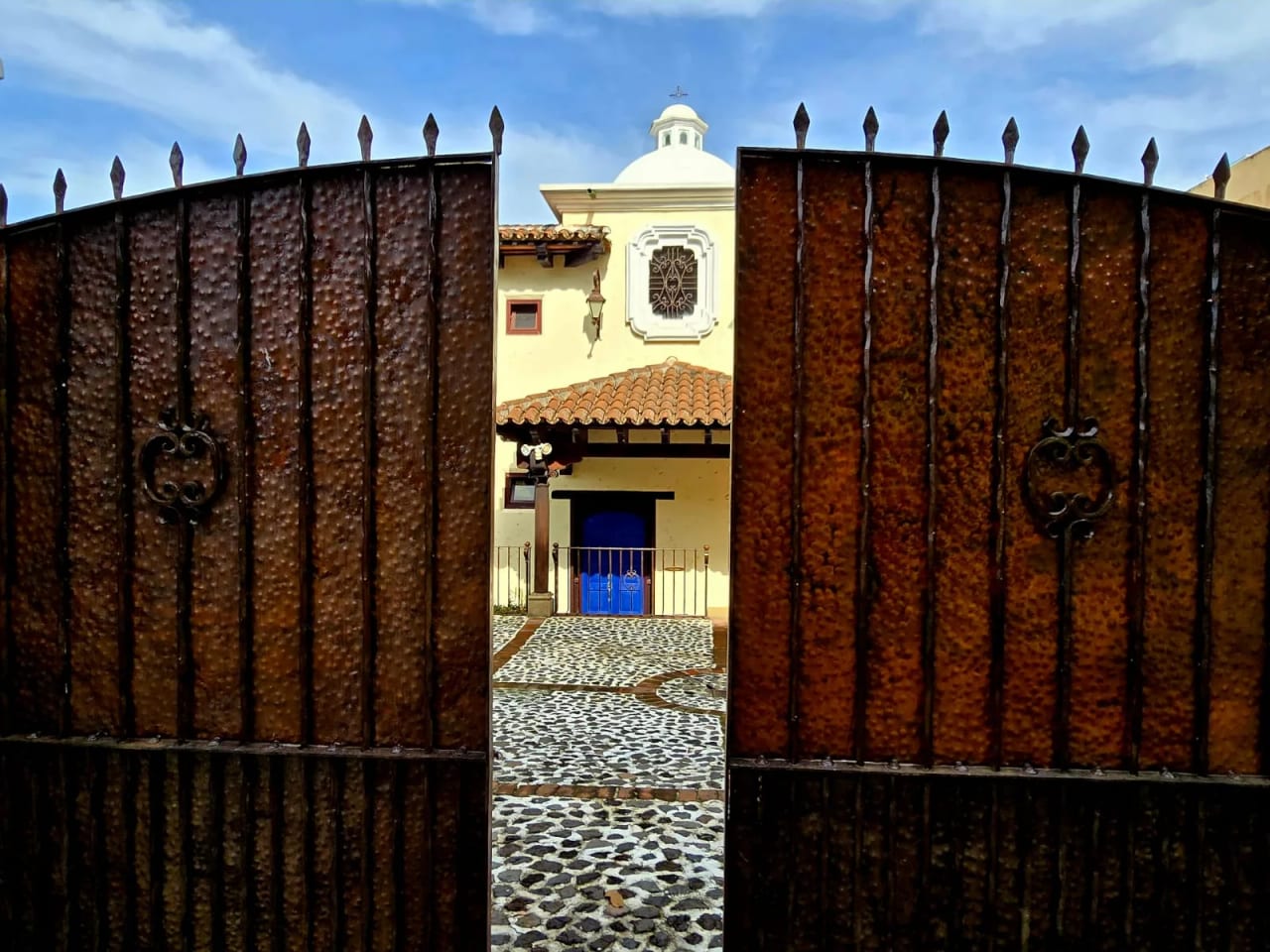 Amplia casa estilo colonial en exclusivo condominio en Fraijanes — Casa en Venta en La Foresta, Carretera a El Salvador, Guatemala, Ciudad — foto 13 de 17
