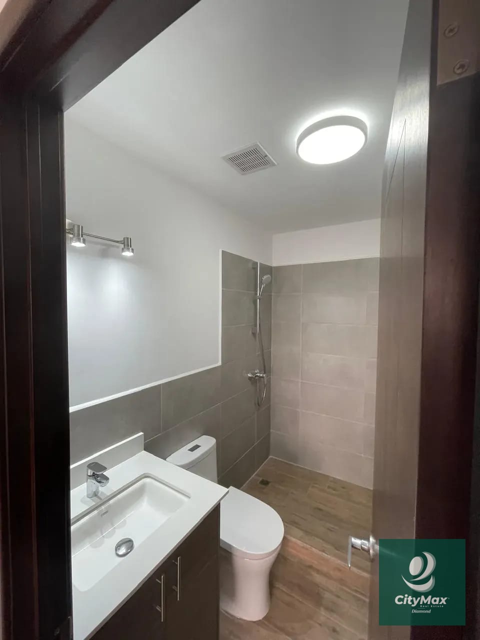 APARTAMENTO EN RENTA EN ZONA 10 — Apartamento en Alquiler en Casalini Los Arcos, Zona 10, Guatemala, Ciudad — foto 7 de 10