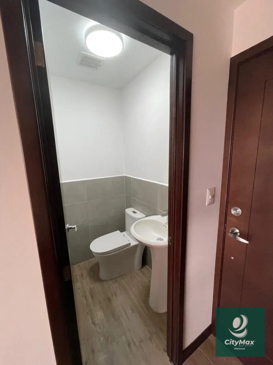 APARTAMENTO EN RENTA EN ZONA 10 — Apartamento en Alquiler en Casalini Los Arcos, Zona 10, Guatemala, Ciudad — foto 5 de 10