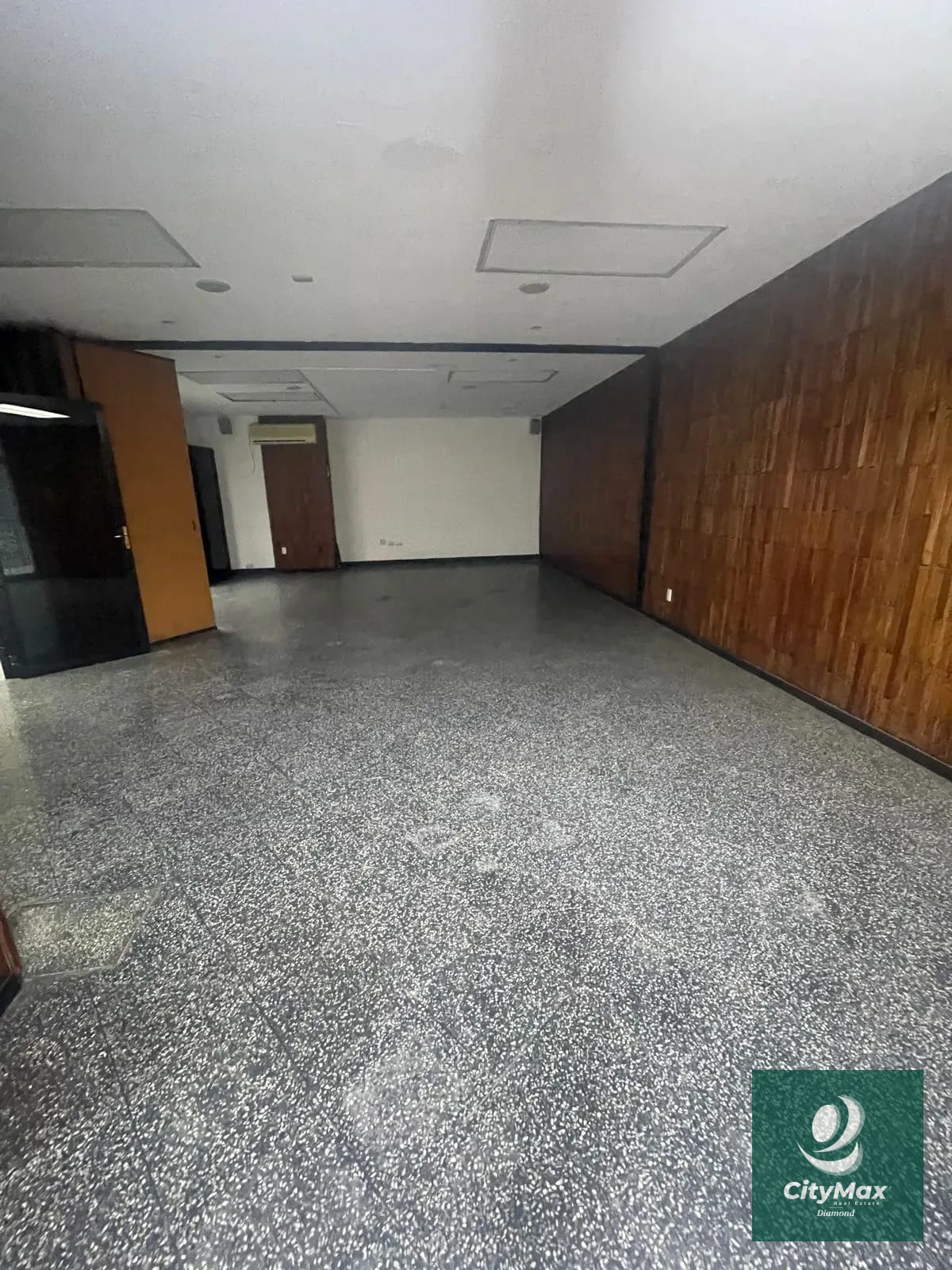 Oficina en Alquiler Edificio Zona 9 Guatemala — Oficina en Alquiler en Zona 9, Guatemala, Ciudad — foto 3 de 13