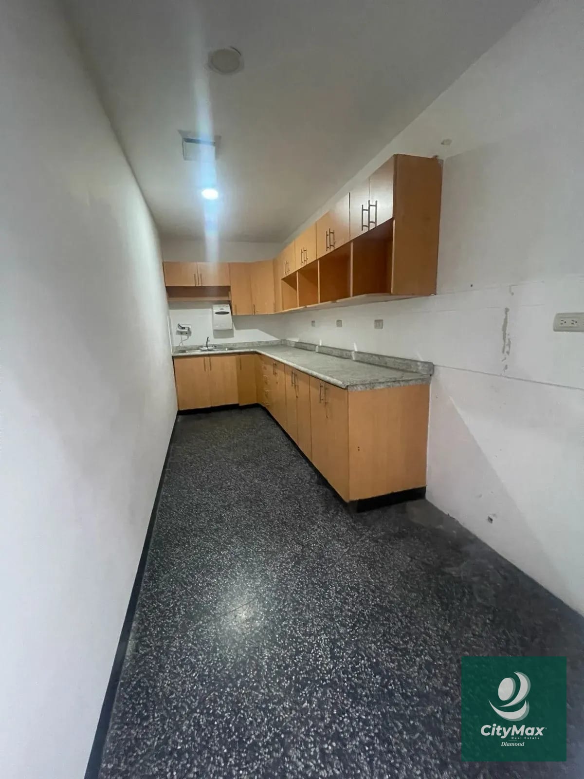 Oficina en Alquiler Edificio Zona 9 Guatemala — Oficina en Alquiler en Zona 9, Guatemala, Ciudad — foto 9 de 13