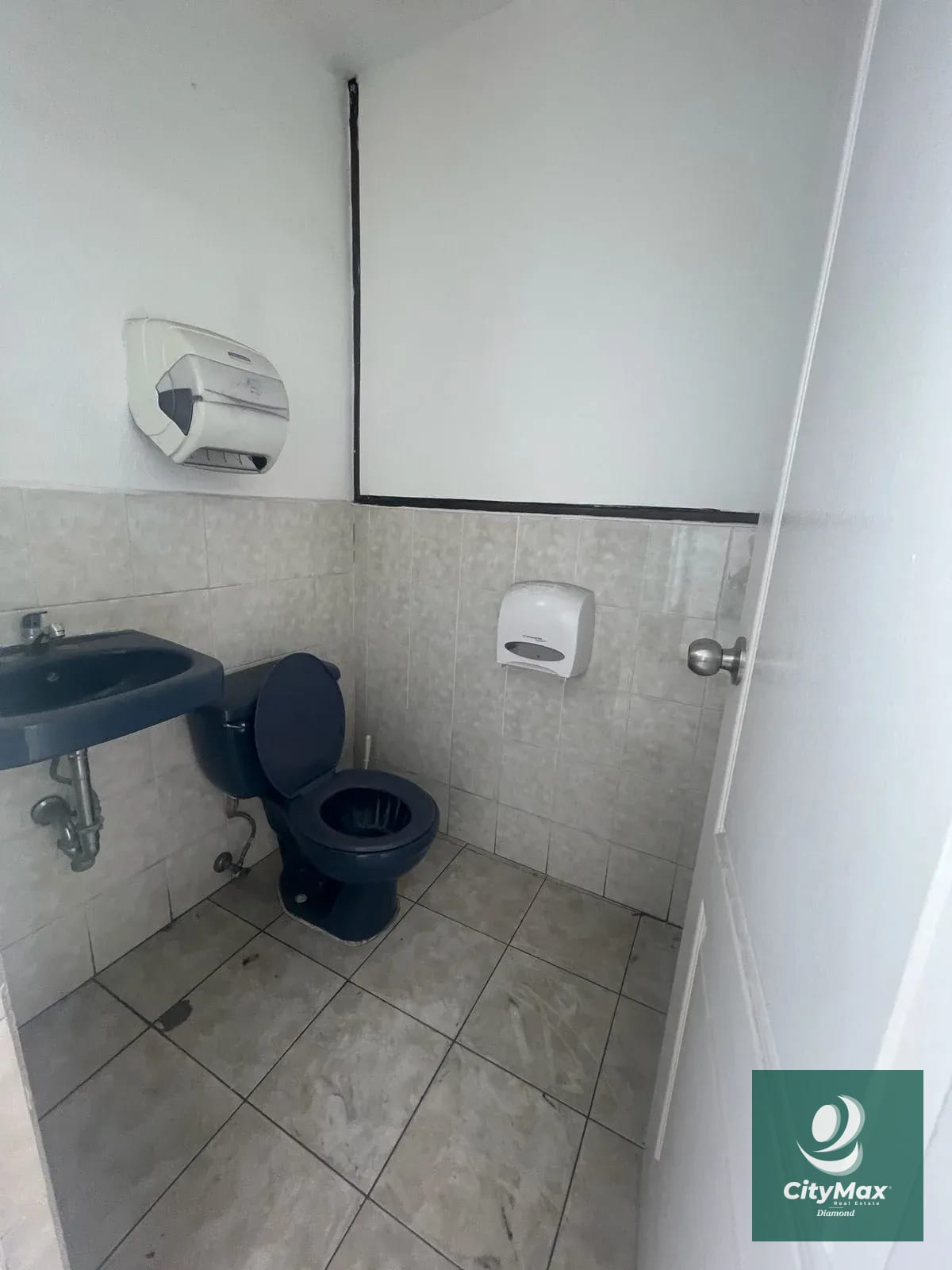 Oficina en Alquiler Edificio Zona 9 Guatemala — Oficina en Alquiler en Zona 9, Guatemala, Ciudad — foto 11 de 13