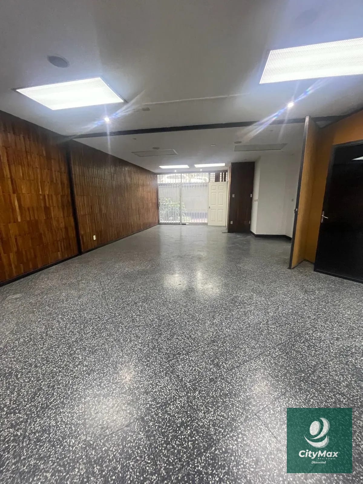 Oficina en Alquiler Edificio Zona 9 Guatemala — Oficina en Alquiler en Zona 9, Guatemala, Ciudad — foto 13 de 13