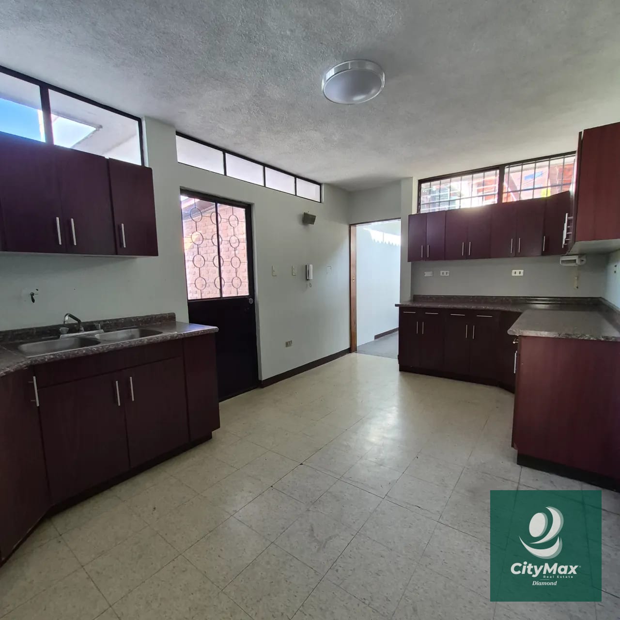 Casa en renta para uso de oficinas en zona 15 Vista Hermosa 1 — Casa en Alquiler en Vista Hermosa I, Zona 15, Guatemala, Ciudad — foto 8 de 17