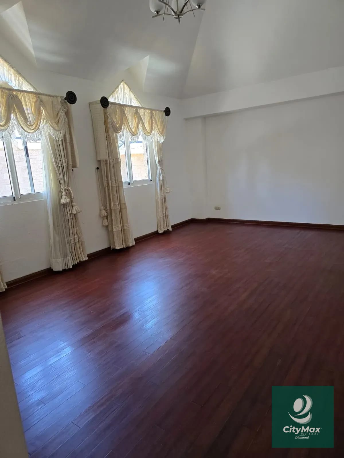 Casa en renta en condomominio en área exclusiva de zona 14 — Casa en Alquiler en Zona 14, Guatemala, Ciudad — foto 9 de 16