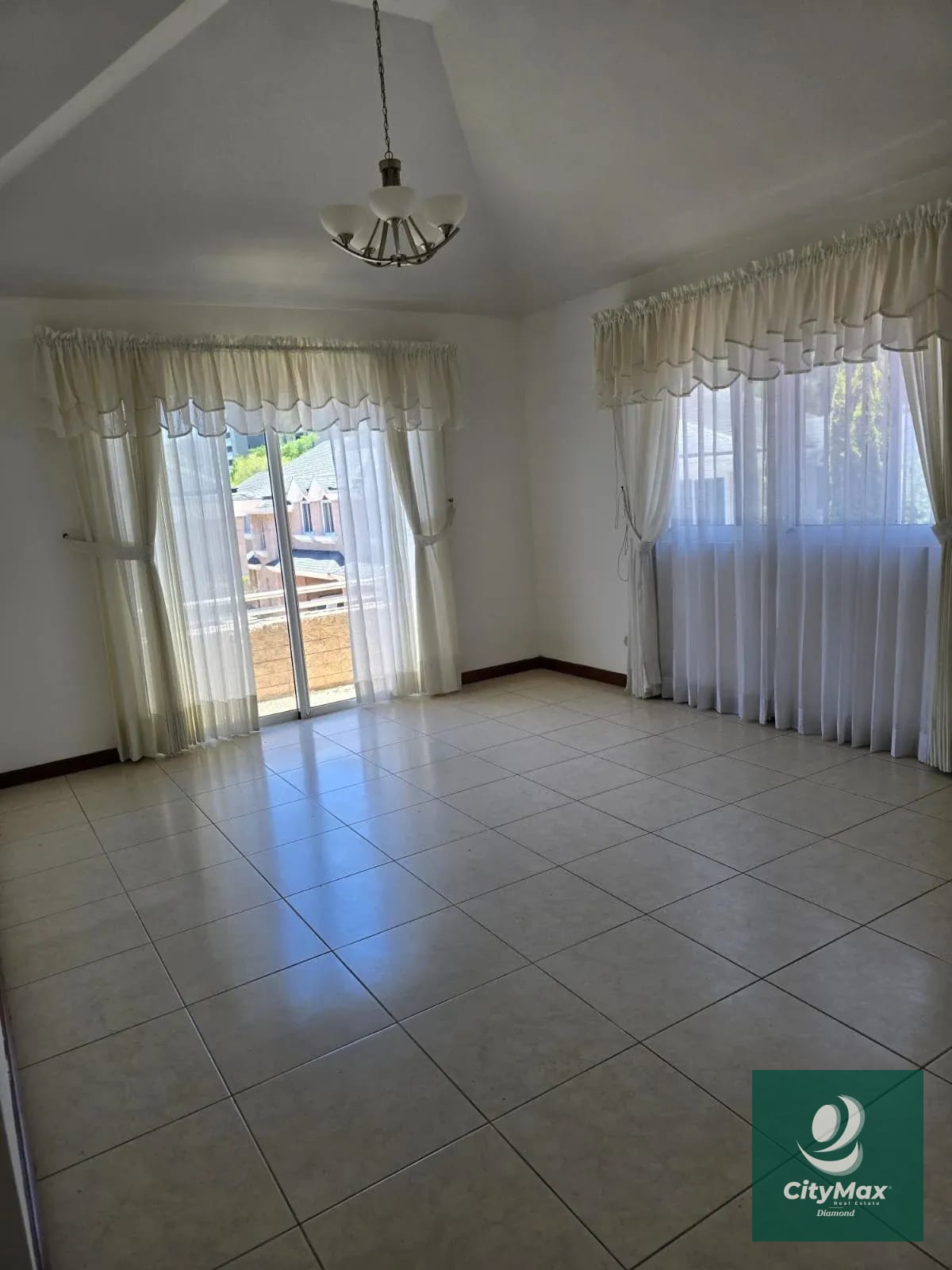 Casa en renta en condomominio en área exclusiva de zona 14 — Casa en Alquiler en Zona 14, Guatemala, Ciudad — foto 15 de 16