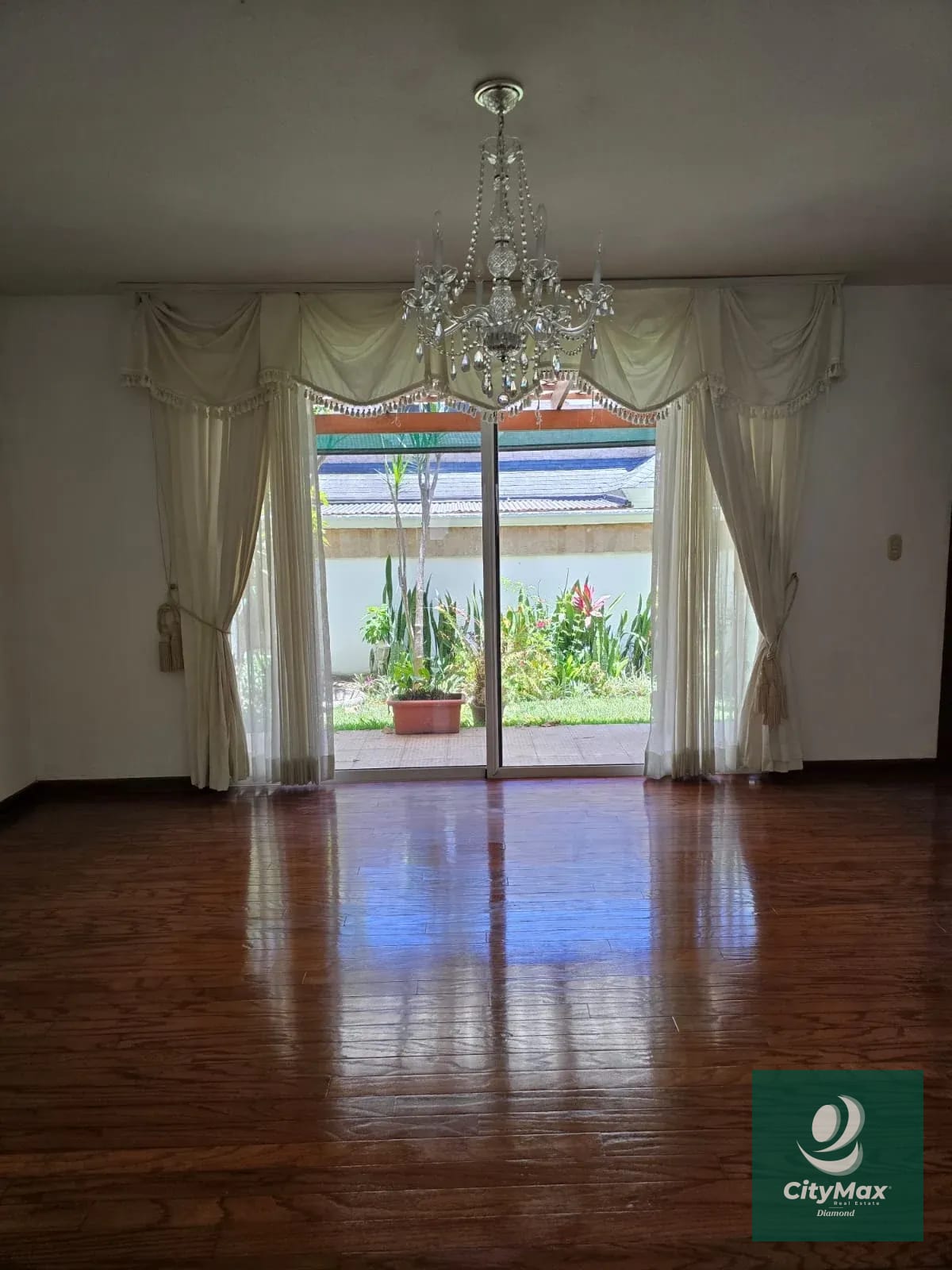 Casa en renta en condomominio en área exclusiva de zona 14 — Casa en Alquiler en Zona 14, Guatemala, Ciudad — foto 2 de 16