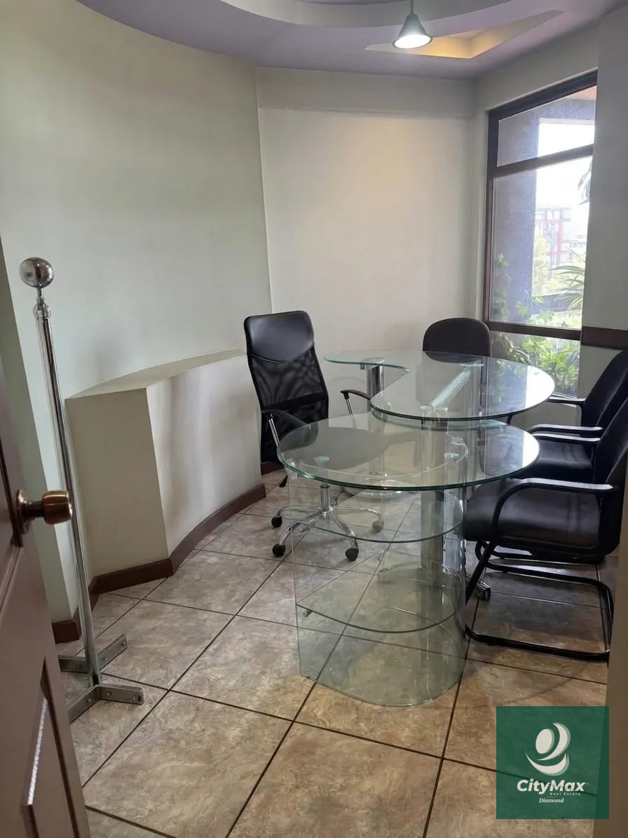 Oficina en renta en zona 15 Edificio de uso mixto — Oficina en Alquiler en Zona 15, Guatemala, Ciudad — foto 4 de 10