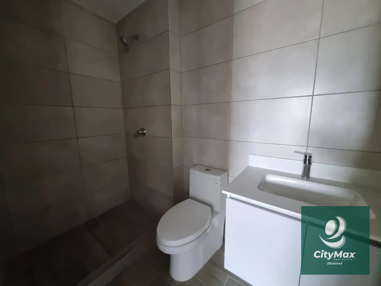 Apartamento en Renta en Edificio en Zona 10 — Apartamento en Alquiler en Parque 10, Zona 10, Guatemala, Ciudad — foto 4 de 17