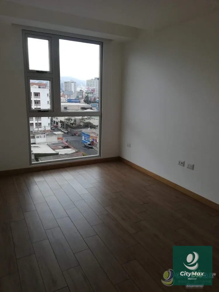 Apartamento de 2 habitaciones en zona 10 — Apartamento en Alquiler en Zona 10, Guatemala, Ciudad — foto 1 de 8