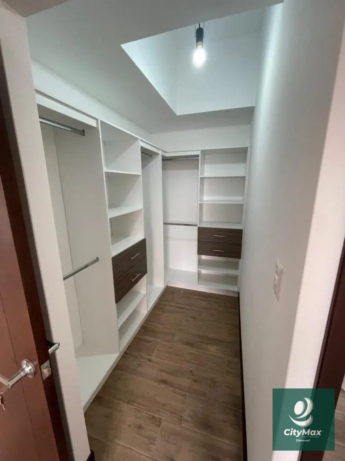 Apartamento en Renta en Zona 10 Cercano a Diagonal 6 — Apartamento en Alquiler en Casalini Diagonal 6, Zona 10, Guatemala, Ciudad — foto 4 de 9